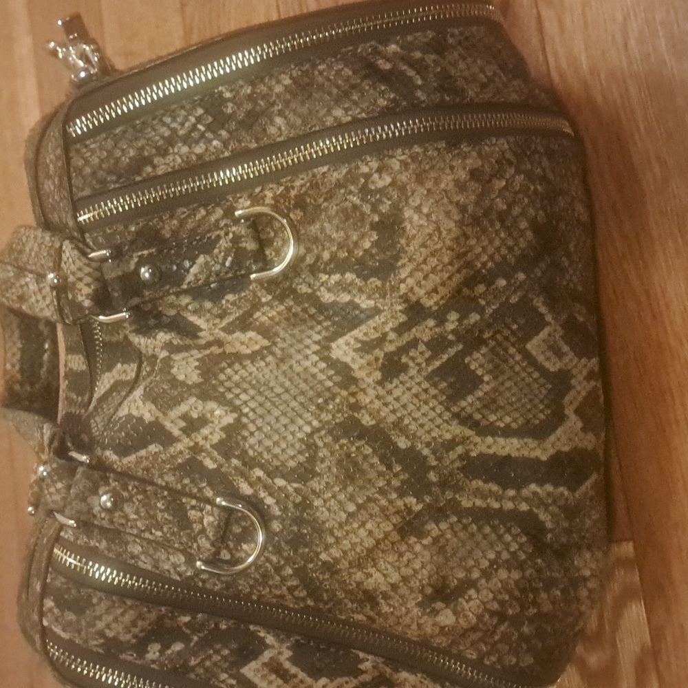 Closet clearance - Picture 6 of 9